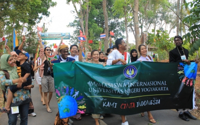 Mahasiswa Internasional UNY Semarakkan Kirab Budaya Nglanggeran