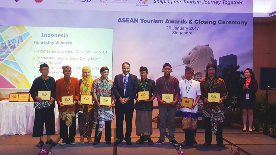 Desa Wisata Nglanggeran memperoleh Peghargaan CBT Asean  di Singapore.