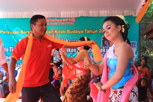Kesenian TAYUB dalam acara Festival Kirab Budaya di Nglanggeran