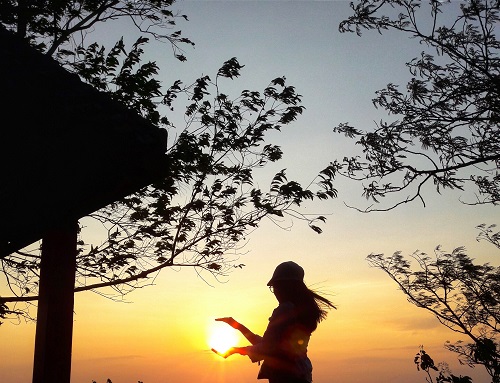 Suguhan Keindahan Sunset di Puncak Gunung Api Purba Nglanggeran