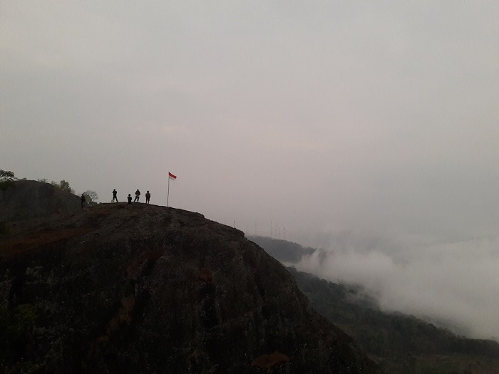 Sunrise Moment di Kampung Pitu Naik Pajero Bikin Seru