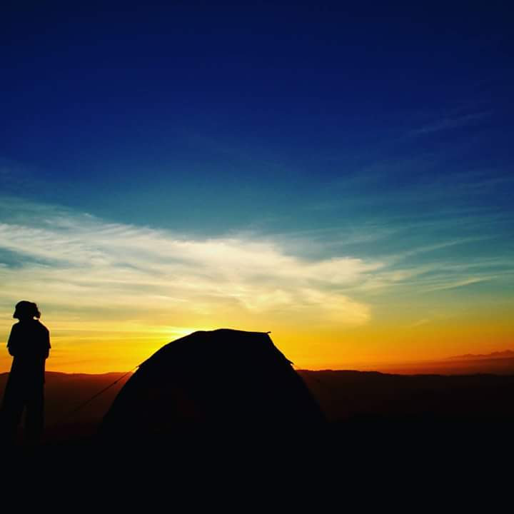 Sensasi trekking di  GUNUNG API PURBA