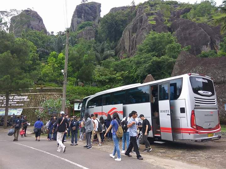 Bus Besar Bisa Masuk Sampai Di Gunung Api Purba Desa Wisata Nglanggeran ...