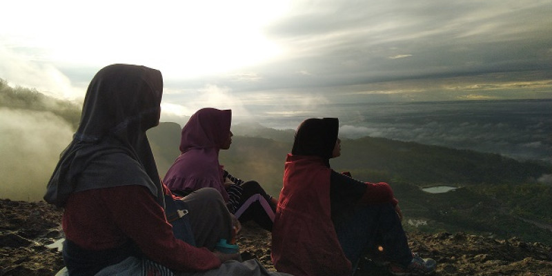 Indahnya Sunrise Di Puncak Gunung Gedhe Nglanggeran Gunung Api Purba