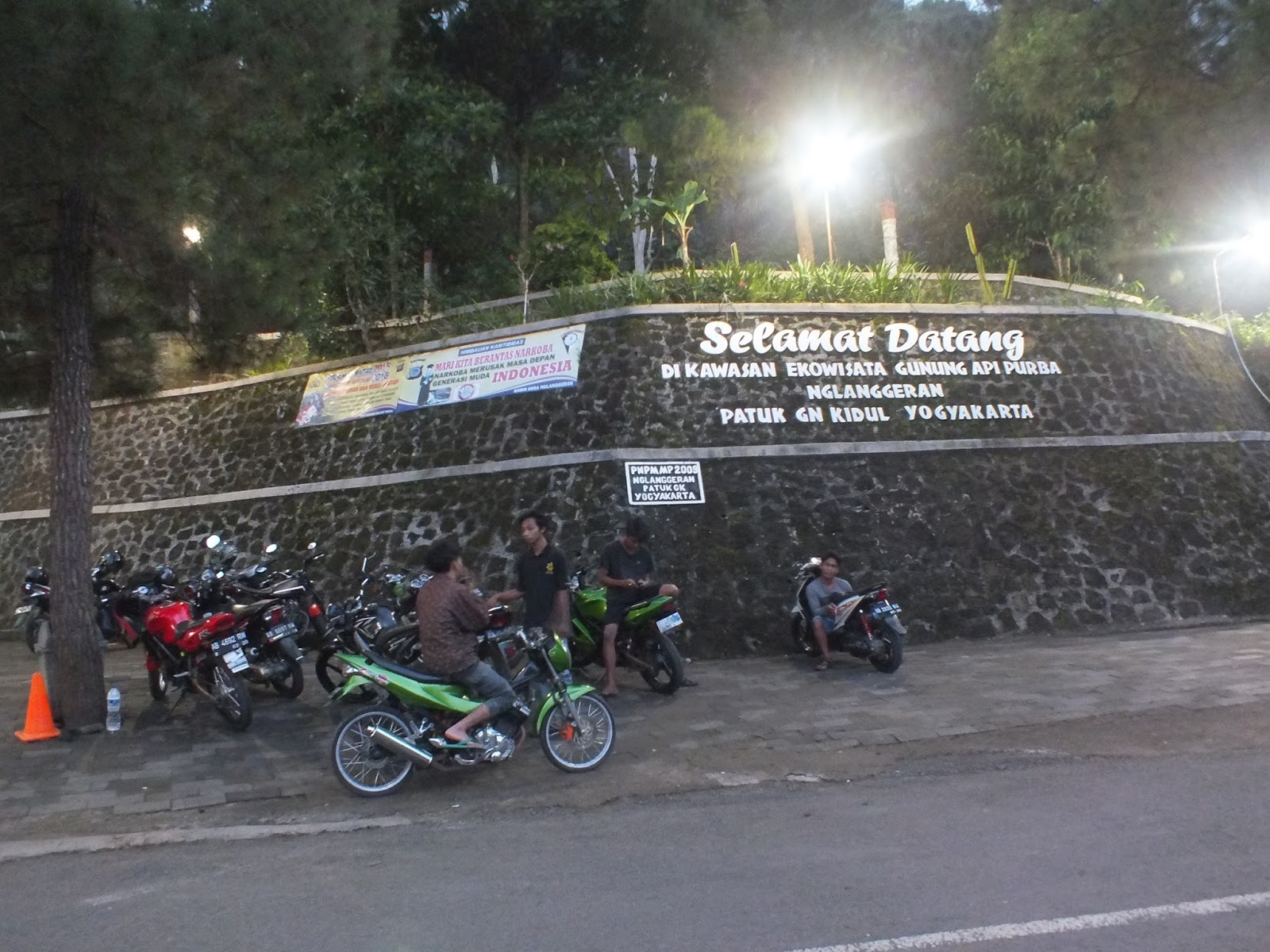 Tips camping di Gunung Api Purba dengan aman dan mengasyikan