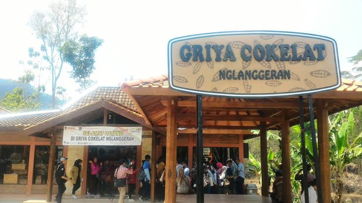 Produksi Oleh-Oleh Khas Nglanggeran di Griya Cokelat Jumat 22 Januari 2021