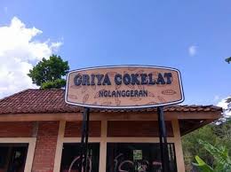 PEMBUATAN COKELAT BATANG DI GRIYA COKELAT NGLANGGERAN
