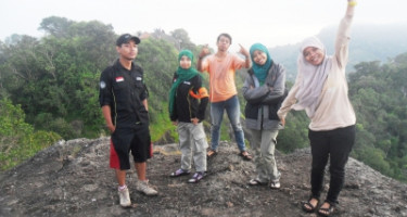 Mahasiswa FMIPA Teliti Kupu-Kupu di Gunung Api Purba