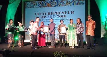 Pemuda Nglanggeran, menjadi Pemenang Culturepreneur Award 2016
