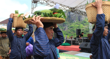 Kemeriahan Kenduri Gunung "Mangayubagya Pelantikan Gubernur dan Wakil Gubernur DIY"