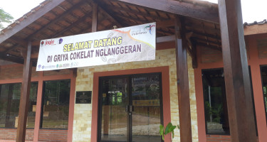 Produk Unggulan Desa di Griya Cokelat Nglanggeran