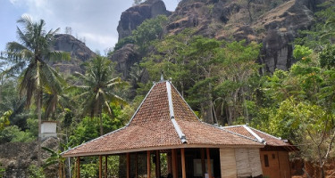  Kerjasama POKDARWIS dan Pemerintah dalam membangun destinasi wisata desa nglanggeran. 