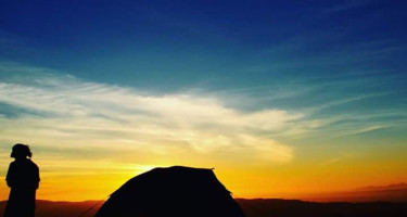 Sensasi trekking di  GUNUNG API PURBA