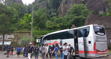 Bus Besar bisa masuk sampai di Gunung Api Purba Desa Wisata Nglanggeran
