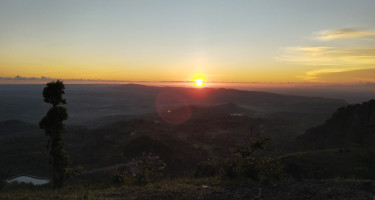 Surga Berburu Sunset di Nglanggeran
