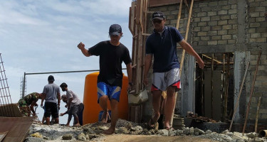 Pemasangan lampu disepanjang jalan menuju Kampung Pitu