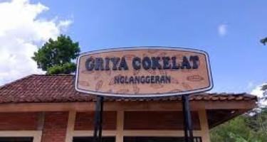 PEMBUATAN COKELAT BATANG DI GRIYA COKELAT NGLANGGERAN