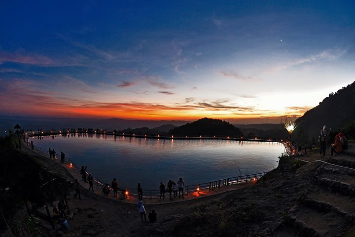 Senja di Embung Nglanggeran