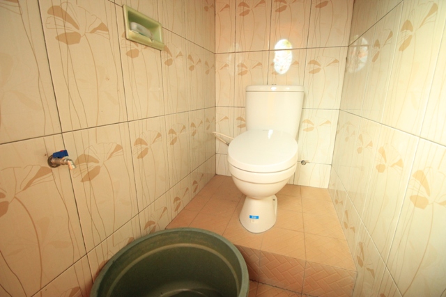 Fasilitas Toilet Homestay, Alhamdulillah Dinas Pariwisata DIY memberikan suport melalui Hibah Gubernur untuk peningkatan 79 Homestay di Desa Nglanggeran
